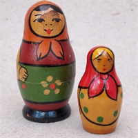 farverige-gamle-babushka-dukker-trædukker-gammelt-legetøj